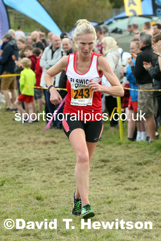 Senior womens 2021 North Eastern Harrier League, Druridge Bay. Photo: David T. Hewitson/Sports for All Pics